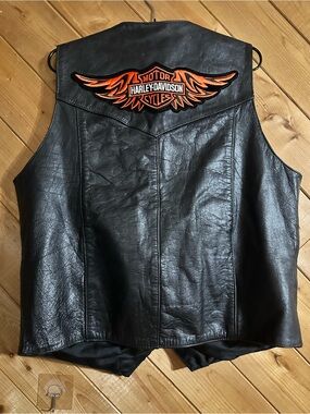 Hudson Leather 100% Black Leather Vest w/American Flag and Harley-Davidson Patch